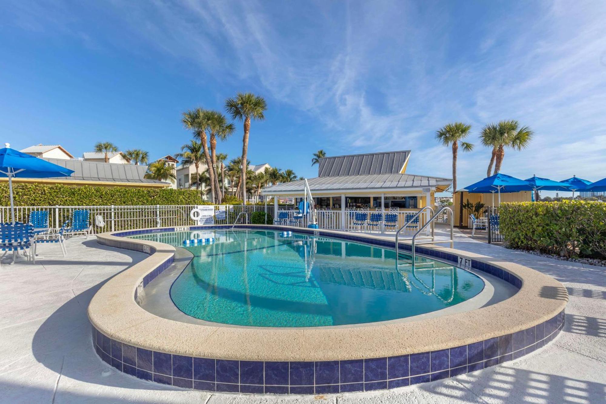 Hilton Vacation Club Charter Club Naples Bay Hotel Exterior foto