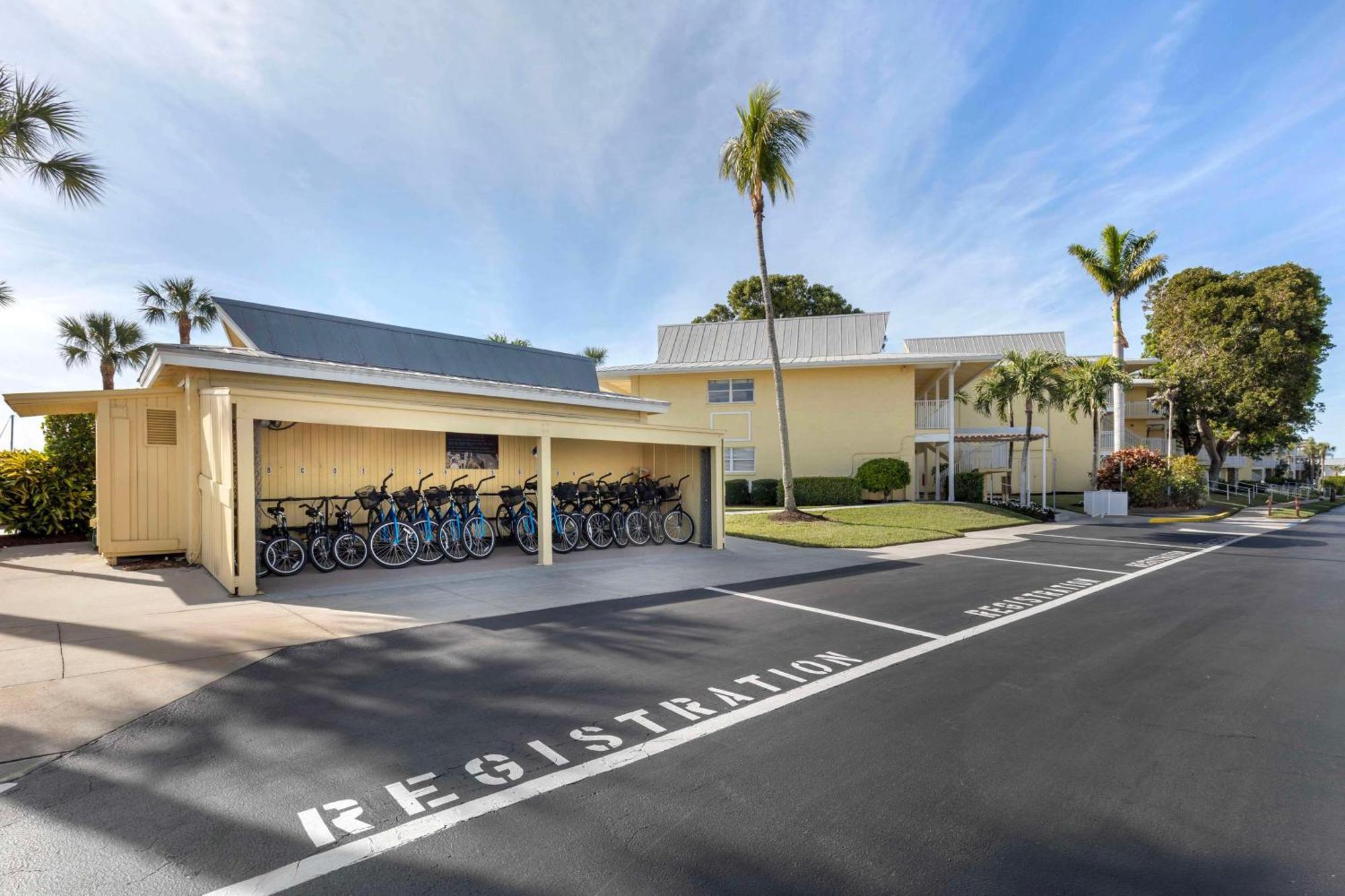 Hilton Vacation Club Charter Club Naples Bay Hotel Exterior foto