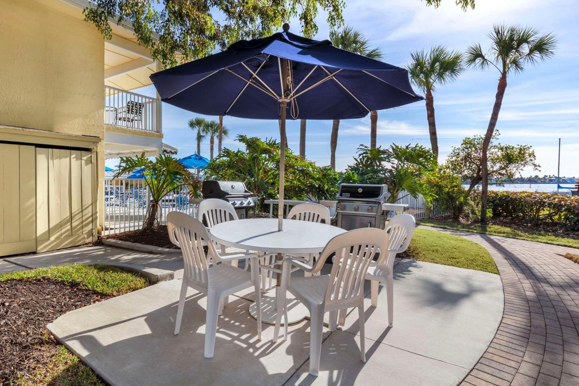 Hilton Vacation Club Charter Club Naples Bay Hotel Exterior foto