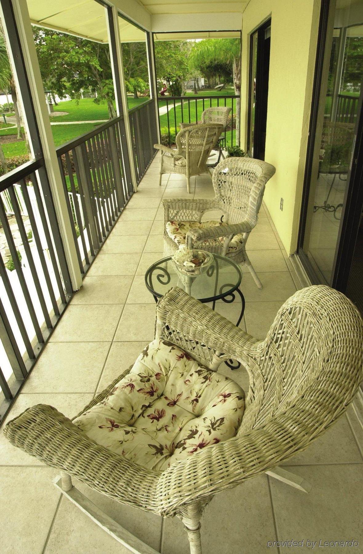Hilton Vacation Club Charter Club Naples Bay Hotel Exterior foto