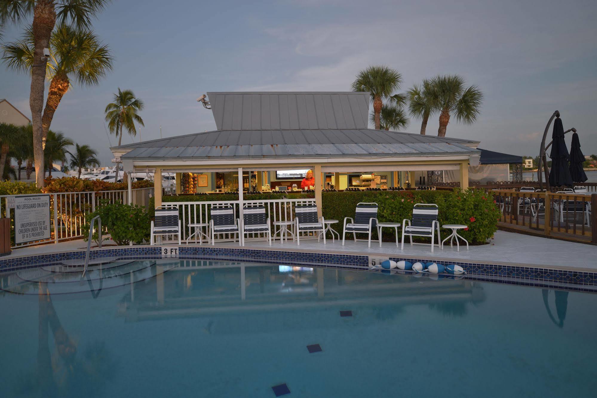 Hilton Vacation Club Charter Club Naples Bay Hotel Exterior foto